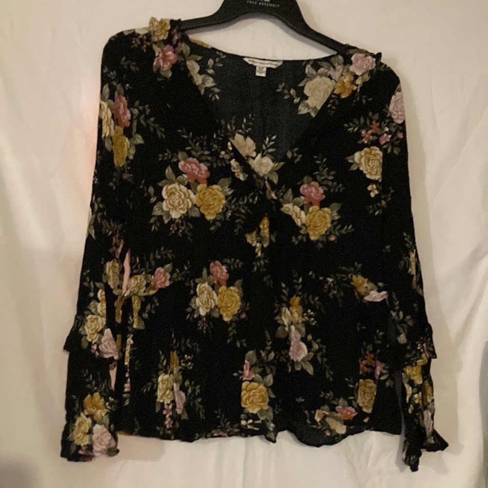 COPY - AMERICAN EAGLE Black Floral V-Neck Blouse Size XL